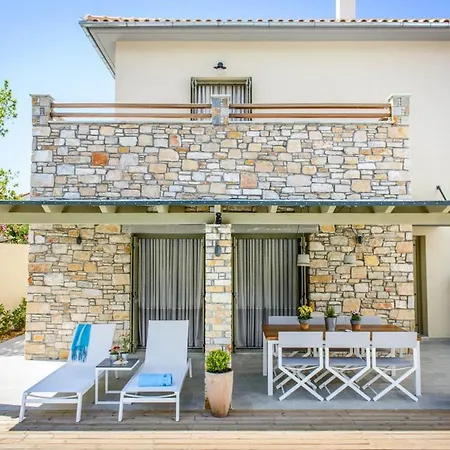 Sleeps 6 With Pool Air Con And Wifi
