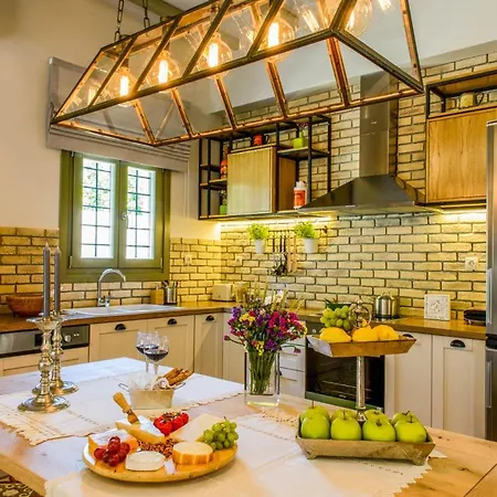 Вилла Sleeps 6 With Pool Air Con And Wifi Като-Гацеа