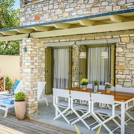 Sleeps 6 With Pool Air Con And Wifi *
