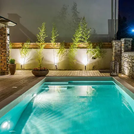 Sleeps 6 With Pool Air Con And Wifi